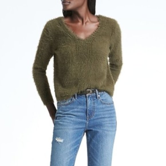 Banana Republic Sweaters - Banana Republic Fresh Olive Fuzzy Eyelash V-neck Tie-back Sweater L